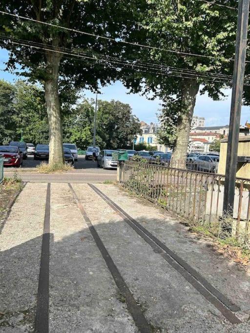 Le Petit Kiosque - Terrasse Parking & Local Velo Lägenhet Verdun-sur-Meuse Exteriör bild